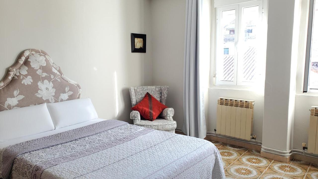 Hostal Martes Cáceres Plaza Mayor - Tercer piso SIN ascensor Exterior foto